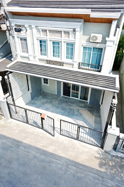 ใกล้ ม.รามคำแหง2 1.7กม 20ตร.วา.บางนา-สวนหลวง ทาวน์เฮาส์หัวมุม 2 ชั้น 4นอน 3น้ำ 160 ตร.ม.. ทำเลกาญจนาภิเษก