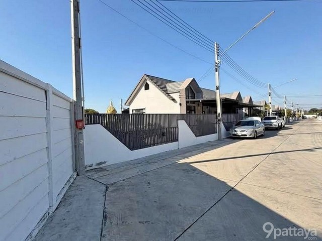 ขาย  บ้านเดี่ยว หลังมุม หมู่บ้านแคนน่า โรงโป๊ะ Canna พื้นที่ใหญ่ที่สุดในหมู่บ้านราคาเพียง 2,900,000 บาท บ้านปลอดภาระ มีโฉนดพร้อมโอนทันทีรหัส #9P-13513ติดต่อ คุณช่อผกา โทร 0616198565 LINE 0616198565สำรอง LINE 0812523279 ส่งลิ้งก์ไว้ได้เลย-ขาย  บ้านหัวมุม พื้นที่ใหญ่ที่สุดในหมู่บ้าน – หมู่บ้านแคนน่า โรงโป๊ะ-พิกัด: หมู่บ้านแคนน่า โรงโป๊ะ (ซอย 6) ตำบลตะเคียนเตี้ย อำเภอบางละมุง จังหวัดชลบุรี -รายละเอียด�