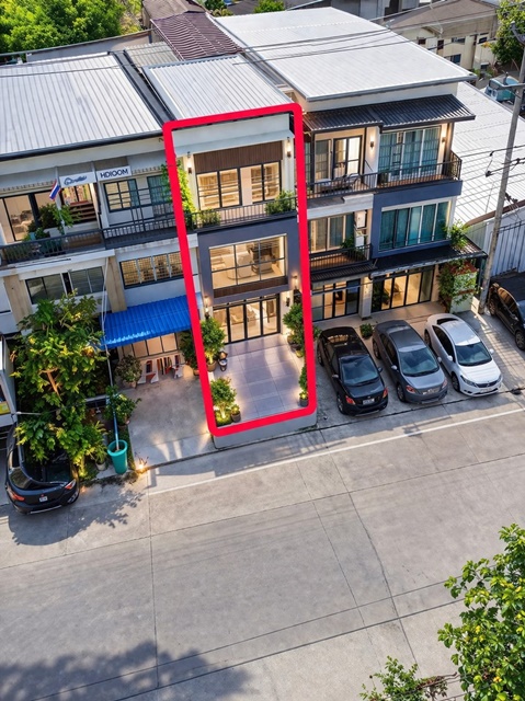 โรงพยาบาลพิมลราช MRTคลองบางไผ่  อาคารพาณิชย์ 2 ชั้นครึ่ง หลังมุม 2-3นอน 2น้ำ ใกล้ ตลาดหมู่บ้านบัวทอง 500 ม.และตลาดมณวดี 10,999B-M. 18ตร.วา. 160ตร.ม. ทำเลติดถนน เหมาะอยู่อาศัย ค้าขาย หรือทำออฟฟิศ ใกล้รร.มารีย์วิทยา 1.5 กม. เดินทางสะดวก เข้า-ออกได้หลายเส้นทาง ถ. บ้านกล้วย-ไทรน้อยPimolraj Hospital MRT Khlong BangPhai 2.5story corner commercial building 2-3bed 2bath near Buathong Village Market 500 m. and Manawadee Market 10,999B-M. 18sq.wa. 160sq.m. prime location on main road suitable for residential commercial or office use near Mary Wittaya School 1.5 km. convenient a