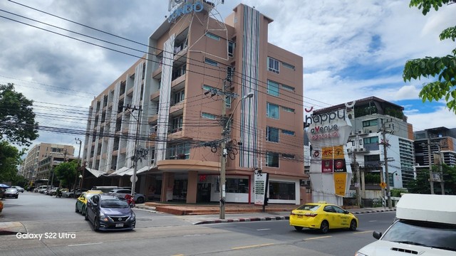    ขายคอนโด โครงการ แฮปปี้ คอนโด - ลาดพร้าว 101  วังทองหลาง กรุงเทพ  แขวง คลองเจ้าคุณสิงห์ เขตวังทองหลาง กรุงเทพ  ราคา  2,590,000   บาท  (ราคาต่อรองได้)  รายละเอียดทรัพย์ -  พื้นที่ใช้สอย 64.13 ตร.ม. -  2 ห้องนอน 2 ห้องน้ำ    พิกัดทรัพย์ : https://maps.app.goo.gl/Qhat3vQt9zqyEs1G6  สถานที่ใกล้เคียง   -  เซ็นทรัล อีสต์วิลล์ -  โลตัส รามอินทรา -  โฮมโปร เอกมัย-รามอินทรา -  วัดบึงทองหลาง  รหัสทรัพย์ (Code ID)  : PZ-26-007   สอบถามเพิ่มเติม / นั�