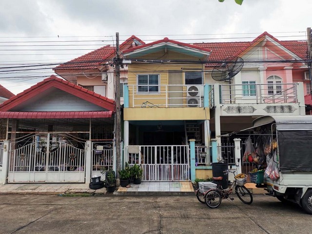  รหัสทรัพย์ (Code ID) :  PTT-26-P00820  ราคา  1,142,000 บาท (ราคาต่อรองได้) ▸ เนื้อที่ 20 ตารางวา  พื้นที่ใช้สอย 152 ตารางเมตร   ▸ - ห้องนอน - ห้องน้ำ     ▸ 1 ที่จอดรถ   ทาวน์เฮ้าส์หันไปทางทิศ   พิกัดทรัพย์ :  https://maps.app.goo.gl/abkRGBikD9BUZ8ku9  สถานที่ใกล้เคียง ▸ใกล้ดรีมเวิลด์ ▸ใกล้โลตัส รังสิต-นครนายก คลอง 4 ▸ใกล้มาร์เก็ตวิลเลจ รังสิต ▸ใกล้โรงพยาบาลบางปะกอก-รังสิต  สอบถามเพิ่มเติม / นัดชม โทร. 097-419-5982(พลอย) โทร. 096-932-4624(ออมสิน) Line 