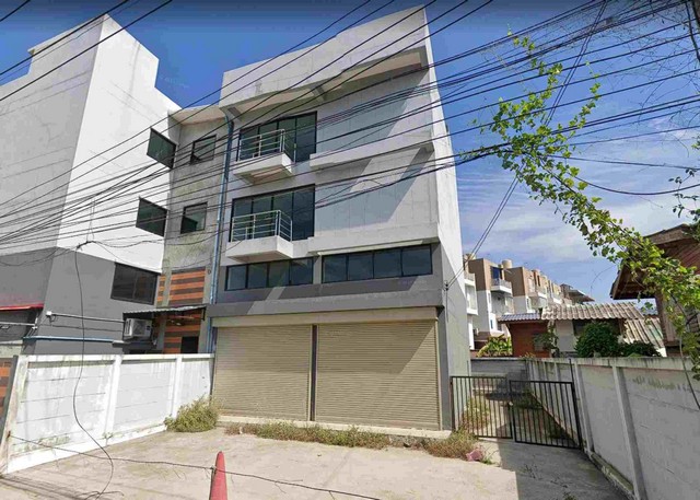    ขาย อาคารพาณิชย์ศาลาธรรมสพน์ ทวีวัฒนา กรุงเทพ  ซอยศาลาธรรมสพน์ 13 ถนนศาลาธรรมสพน์ แขวงศาลาธรรมสพน์ เขตทวีวัฒนา กรุงเทพมหานคร ถ.ศาลาธรรมสพน์ อำเภอทวีวัฒนา กรุงเทพ  ราคา 11,990,000  บาท  (ราคาต่อรองได้)  รายละเอียดทรัพย์ -  เนื้อที่ 61.9 ตร.ว.   พื้นที่ใช้สอย 408 ตร.ม. -  4 ห้องนอน 3 ห้องน้ำ   -  ที่จอดรถ 1 คัน  รหัสทรัพย์ (Code ID)  : PZ-26-003   สอบถามเพิ่มเติม / นัดชม โทร. 096-932-4624 (ออมสิน) โทร. 097-419-5982 (อุ๊) Line : @panaya (�