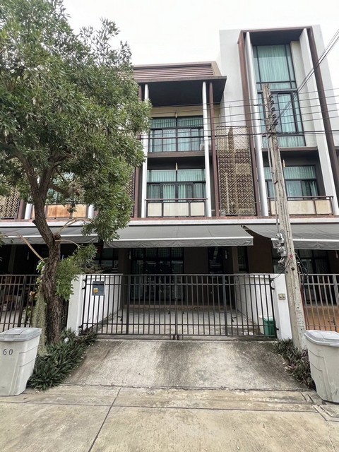 ให้เช่าทาวน์โฮม 3 ชั้น ฟลอร่า วงศ์สว่าง Flora Wongsawang ใกล้รถไฟฟ้า สถานีแยกติวานนท์ 500 เมตร   *** ราคาเช่า 29,900 บาท/เดือนติดต่อ::  ชยา โทร/ID Line:: 0942823961   Link Line:: https://line.me/ti/p/3xFA1An8Kcรหัส# T26-442  ทาวน์โฮม 3 ชั้น ฟลอร่า วงศ์สว่าง Flora Wongsawang ใกล้รถไฟฟ้า สถานีแยกติวานนท์ 500 เมตร - พื้นที่ใช้สอย 178 ตรม.- 3 ห้องนอน - 3 ห้องน้ำ- จอดรถได้ 2 คัน- แอร์ 4 เครื่อง (ครบทุกห้อง)- หน้ากว้าง 5 เมตร- เฟอร์นิเจอร์ครบครัน- หน้าบ้านหันทิศใต้ส�