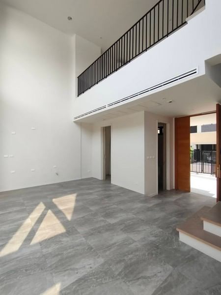 ด่วนหลุดจอง ให้เช่าทาวน์โฮม 3.5 ชั้น โครงการไอเรส พระราม 9 ย่าน The Nine พระราม 9 หัวหมาก รามคำแหงใกล้ทางพิเศษศรีรัช , ARL หัวหมาก เหมาะทำ Office หรือ อยู่อาศัยราคาขาย 19,990,000 บาท ( โอนคนละครี่ง )ราคาเช่า 53,000 บาท / เดือน ( สัญญาขั้นต่ำ 1 ปี ล่วงหน้า 1 เดือน ประกัน 2 เดือน )ที่ตั้ง ถนนพระราม 9 ซอยพระราม 9 แยก 49 แขวงสวนหลวง เขตสวนหลวง กรุงเทพติดต่อ : คุณภัสพงณ์ 0634098164Line : binkem22https://www.facebook.com/profile.php?id=61581484955548เนื้อท�