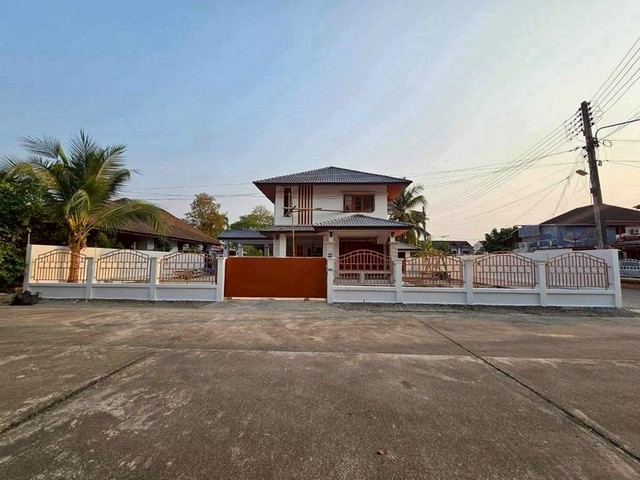 ขาย 6.9 ล้าน 109 ตรว. #โซนสันผีเสื้อ #อำเภอเมือง ใกล้รวมโชคแยกหนอนจ๊อม #บ้านแปลงหัวมุม วิวสวยเนื้อที่ 109 ตารางวาพื้นที่ใช้สอย 270 ตารางเมตร4 ห้องนอน5 ห้องน้ำ1 ครัวไทย1 ครัวฝรัง บิ้วอินโถงรับแขก1ห้องทำงานสนามหญ้าจอดรถ จอด3 คันรั้ว สูง 2 เมตรอยากได้อสังหาโซนไหน สอบถามเข้ามาได้เลยต้องการอสังหาแบบไหนที่ Northern Land Chiangmai เรามีครบ ครอบคลุม #ทั่วเชียงใหม่ ไม่ว่าจะเป็น#พูลวิลล่า #บ้า