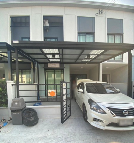 ให้เช่าทาวน์โฮม2ชั้น พลีโน่Pleno รังสิต - ปทุมธานี อยู่หลัง ร.พ. เซนต์คาร์ลอสให้เช่าทาวน์โฮม2ชั้น พลีโน่ Pleno รังสิต - ปทุมธานี หลัง(ข้าง ร.พ. เซนต์คาร์ลอส) •สภาพใหม่ 17ตรว.•3 ห้องนอน 2 ห้องน้ำ •1 ที่จอดรถ •แอร์ 3 เครื่อง, เครื่องทำน้ำอุ่น1เครื่อง  •พร้อมเฟอร์นิเจอร์พื้นที่โครงการ30ไร่ 358ยูนิตสิ่งอำนวยความสะดวกภายในโครงการ - ระบบรักษาความปลอดภัย รปภ. 24 ชั่วโมง, กล้อง CCTV. - คลับเฮ้�