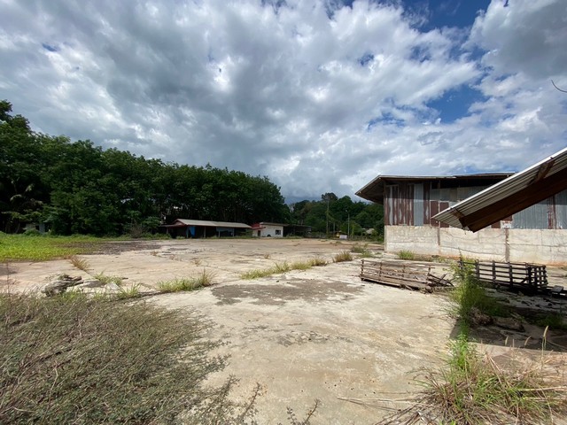   ขาย บ้านเดี่ยว/ทาวน์เฮ้าส์/คอนโด โครงการ โกดังเรณูนคร นครพนม  ถนน/ซอย ตำบล เรณู อำเภอ เรณูนคร จังหวัด นครพนม  ราคา    4,098,400  บาท   ราคาโปรโมชั่นถึง 31 พฤษภาคม 2569  รายละเอียดทรัพย์ -  เนื้อที่ 1,560.00  ตารางวา  พื้นที่ใช้สอย 000 ตารางเมตร -  บ้านหันไปทางทิศ ตะวันออกเฉียงใต้  พิกัดทรัพย์ : https://maps.app.goo.gl/DAkdGSVyXo5b8Y788  สถานที่ใกล้เคียง   -  โรงเรียนอนุบาลปัณฑิตา -  โรงเรียนเรณูนครวิทยานุกูล -  โรงพยาบ�