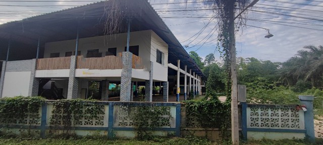   ขาย บ้านเดี่ยว/ทาวน์เฮ้าส์/คอนโด โครงการ โกดังลำปางตำบลบ่อแฮ้ว เมืองลำปาง จังหวัดลำปาง  ราคา   2,724,000   บาท   ราคาโปรโมชั่นถึง 31 พฤษภาคม 2569  รายละเอียดทรัพย์ -  เนื้อที่ 500  ตารางวา  พื้นที่ใช้สอย 698.5 ตารางเมตร  พิกัดทรัพย์ : https://share.google/bsMOjZlQtegmw2efc  สถานที่ใกล้เคียง   -  ตลาดสดบ้านท่าขัว -  ตลาดหนองกระทิง -อุทยานสมุนไพรลำปาง    รหัสทรัพย์ (Code ID)  : PBMA-26-P3104724   สอบถามเพิ่มเติม / นัดชม โทร. 096-932-4624 (ออมสิ�