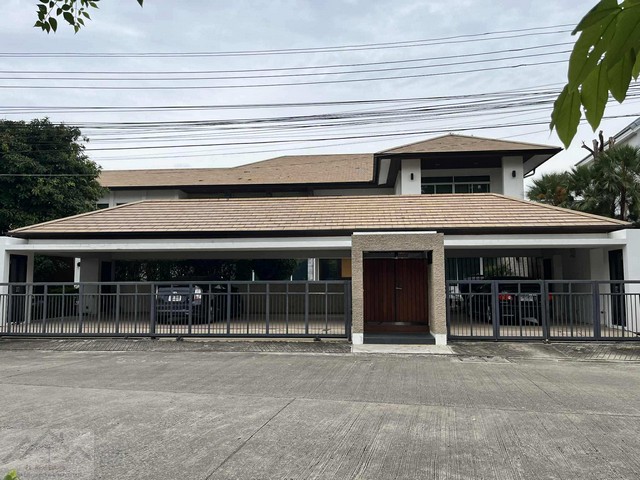 ให้เช่าบ้านเดี่ยว 2 ชั้น 259.3 ตรว ซอยโยธินพัฒนา 9 หมู่บ้านไพรเวท เนอวาน่า ลาดพร้าว (Private Nirvana Ladphow) ตรงข้ามเดอะคริสตัล เลียบด่วน พร้อมสระว่ายน้ำส่วนตัว*** ราคาขายลดเหลือ 75 ล้านบาทติดต่อ::  ชยา โทร/ID Line:: 0942823961   Link Line:: https://line.me/ti/p/3xFA1An8Kcรหัส# T26-531บ้านเดี่ยว 2 ชั้น ซอยโยธินพัฒนา 9 หมู่บ้านไพรเวท เนอวาน่า ลาดพร้าว (Private Nirvana Ladphow) ตรงข้ามเดอะคริสตัล พร้อมสระว่ายน้ำส่วนตัว• ที่ดิน 259.3 ตรว. • พื้นที่ใช้ส�