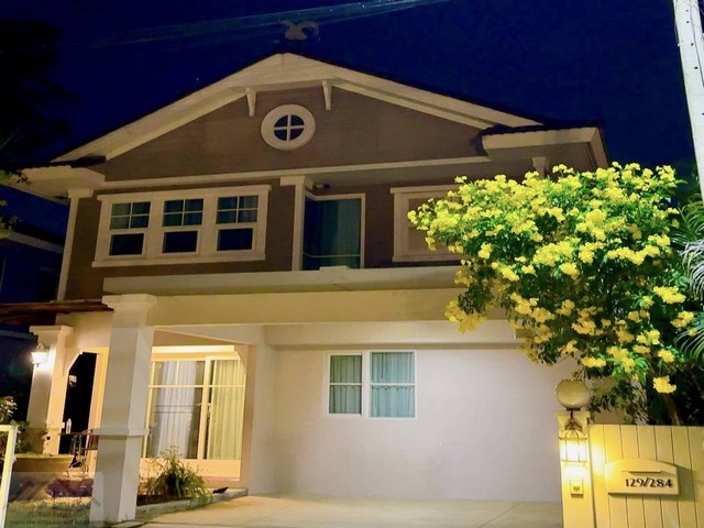 ให้เช่าบ้านเดี่ยว 2 ชั้น 75.4 ตร.วา บ้านชัยพฤกษ์ ศรีนครินทร์ – วิวสวน บรรยากาศดี ใกล้ BTS ศรีนครินทร์*** ราคาเช่า 50,000 บาท/เดือน ติดต่อ::  ชยา โทร/ID Line:: 0942823961   Link Line:: https://line.me/ti/p/3xFA1An8Kcรหัส# T26-529บ้านเดี่ยว 2 ชั้น บ้านชัยพฤกษ์ ศรีนครินทร์ วิวสวน บรรยากาศดี ใกล้ BTS ศรีนครินทร์• ขนาดที่ดิน 75.4 ตร.วา• พื้นที่ใช้สอย 160 ตร.ม.• 3 ห้องนอน  • 3 ห้องน้ำ• แอร์ 4 เครื่อง• Smart TV 55 นิ้ว / ตู้เย็น / เครื่องซักผ้า• ครัวครบ เ