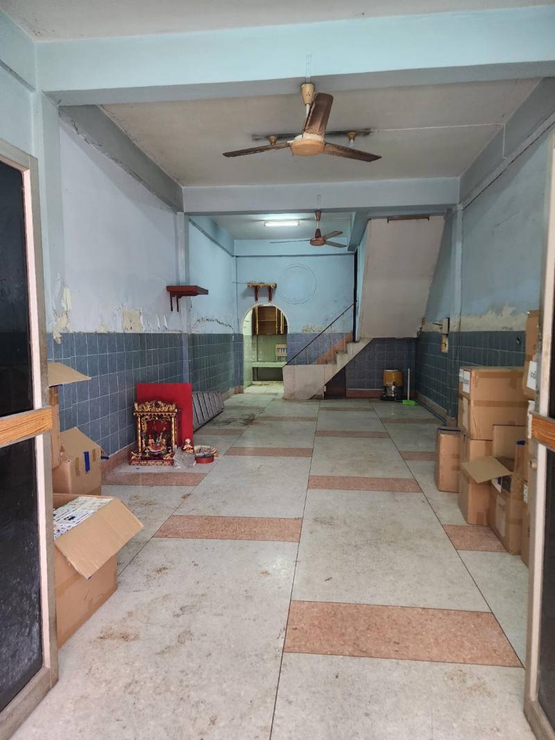 ขาย ตึกแถว  3.9 ลบ.ซอยแฉล้มนิมิตร 8 อาคารพาณิชย์ 3 ชั้นครึ่ง 16 ตร.ว. ถนนพระราม 3 เขตบางคอแหลม กรุงเทพฯราคา 3,900,000 บาท                                                                                                                       + เนื้อที่ 16 ตารางวา+ สูง 3 ชั้น ครึ่ง+ มีดาดฟ้า+ แขวง บางโคล่+ เขต บางคอแหลม+ จังหวัด กรุงเทพฯTel :  088 895 6161ID.infiniteplusขายตึกแถว 3 ชั้น ครึ่ง ซอยแฉล้มนิมิตร 8 รถ 6 ล้อเข้าได้ ถนนปูน 2 เลน 6 เมตร ตึกทั้งหมดขายตามสภาพ ค่าโอนคนละครึ่ง สถานท�