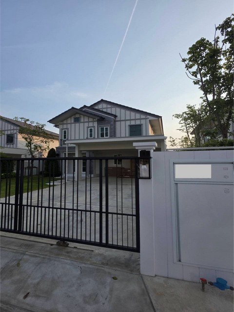 ให้เช่าบ้านเดี่ยว 2 ชั้น 4 ห้องนอน วิลลาจจิโอ 3 ศรีนครินทร์-บางนา Villaggio 3 Srinakarin-Bangna ใกล้เมกะบางนา **** ราคาเช่า 85,000 บาท/เดือน  ติดต่อ::  ชยา โทร/ID Line:: 0942823961   Link Line:: https://line.me/ti/p/3xFA1An8Kcรหัส# T26-448 บ้านเดี่ยว 2 ชั้น โครงการ Villaggio 3 ศรีนครินทร์-บางนา ใกล้ Mega บางนา - ขนาดที่ดิน: 74.8 ตร.วา  - พื้นที่ใช้สอย 153 ตร.ม. - 4 ห้องนอน - 3 ห้องน้ำ   - 4 ที่จอดรถ - กันสาดหลังบ้าน- 2 keycard fitness- Digital door lock / แอร์ 5 เครื่อง- โต๊ะรับประทานอาหาร- TV 65 นิ้ว / ต