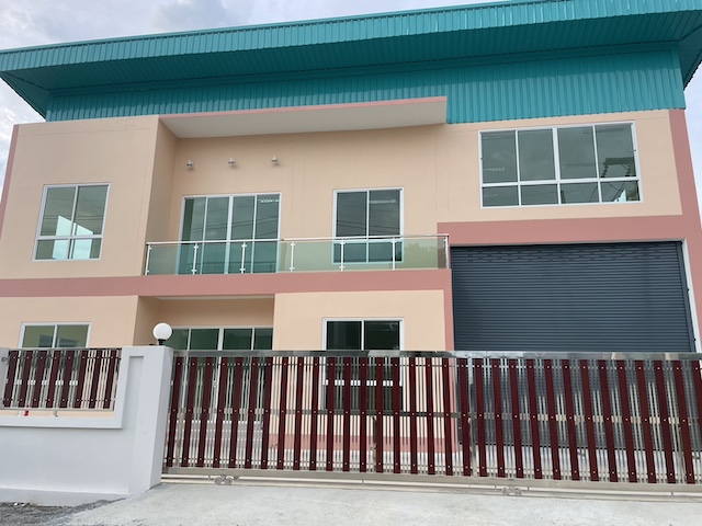 BST1072 ขายโรงงานใหม่ พื้นที่สีม่วง อ้อมใหญ่ ไร่ขิง นครปฐม ขนาด 1 ไร่ พร้อมสำนักงานและลานคอนกรีต ใช้งานได้ทันที ใกล้ถนนเพชรเกษมติดต่อ Agent คุณบัว (Bua)Tel: 093-646-4597 LINE ID: Bua093ราคาขายพิเศษ 19.90 ล้านบาทรายละเอียดทรัพย์ขายโรงงานสร้างใหม่ ทำเลทองย่านอ้อมใหญ่ ไร่ขิง จังหวัดนครปฐม ตั้งอยู่ในพื้นที่สีม่วง รองรับการประกอบกิจการอุตสาหกรรม พร้อมใช้งานทันที เหมาะสำหรับโรงงานขนาดกลาง �