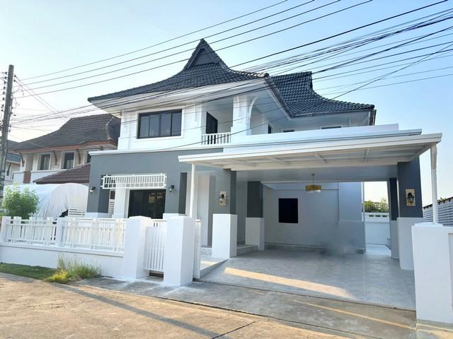 ขายบ้านเดี่ยว 2 ชั้น 64.4 ตรว. หมู่บ้านอารีน่าการ์เดนท์ เสรีไทย3 รีโนเวทใหม่ ซอยสวนสยาม 24 ใกล้แฟชั่นไอร์แลนด์ติดต่อ:: ชยา โทร/ID Line:: 0942823961Link Line:: https://line.me/ti/p/3xFA1An8Kcรหัส# T26-467บ้านเดี่ยว 2 ชั้น หมู่บ้านอารีน่าการ์เดนท์ รีโนเวทใหม่ ซอยสวนสยาม 24 ใกล้แฟชั่นไอร์แลนด์- พื้นที่ 64.4 ตรว.- 3 ห้องนอน- 3 ห้องน้ำ- จอดรถในตัวบ้าน 2 คัน- เฟอร์นิเจอร์ใหม่ ชั้นวางทีวี, โซฟา, ชุดโต๊ะกินข้าว, ชุดห้องนอน 2 ห้อง- ช