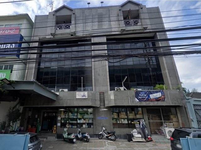 ขายอาคารพาณิชย์ 5 ชั้น ขนาด 143 ตรว. 1,356 ตรม. บนถนนพระราม 2 ใกล้โรงพยาบาลบางมด ใกล้ทางด่วนพระราม 2ติดต่อ:: ชยา โทร/ID Line:: 0942823961Link Line:: https://line.me/ti/p/3xFA1An8Kcรหัส# T26-454อาคารพาณิชย์ 5 ชั้น บนถนนพระราม 2 ใกล้โรงพยาบาลบางมด- ขนาดที่ดิน 143 ตรว.- พื้นที่ใช้สอย 1,356.5 ตร.ม.อาคาร 5 ชั้น:- ชั้น 1-3 เป็นออฟฟิส ปรับใช้ได้ตามสะดวก มีห้องทำงานและพื้นที่ทำงานรวม ห้องประชุม ห้องน้ำทุกชั้น,- ชั้น 4 พื้นที่เก็บของ สามาร�