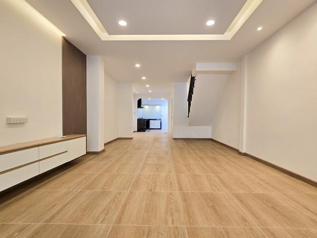 ขายทาวน์เฮ้าส์ 2 ชั้นรีโนเวทใหม่ หมู่บ้านราณี 2 ซอยลาดปลาเค้า 42 ใกล้เลียบด่วน*** ราคาขาย 2,850,000 บาท จองก่อน ได้ราคาพิเศษก่อนบ้านเสร็จฟรีทุกค่าใช้จ่ายวันโอน พร้อมเข้าอยู่ทันที( โปรพิเศษ จองก่อนบ้านเสร็จ ภายใน มี.ค.2569 เหลือเพียง 2.75 ล้านบาท)ติดต่อ คุณช่อผกา โทร 0616198565 LINE 0616198565สำรอง LINE 0812523279 ส่งลิ้งก์ไว้ได้เลยรหัส# T26-443ทาวน์เฮ้าส์รีโนเวทใหม่ ทำเลลาดปลาเค้า ใกล้เลียบด่วนหมู่บ้�