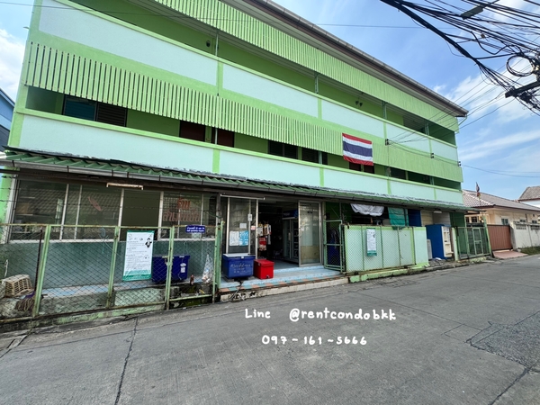  ขายหอพัก + บ้าน 3 ห้องนอน ทำเลทอง “หลังกระทรวงสาธารณสุข” นนทบุรีรายได้มั่นคง คนเช่าเต็มตลอด!  ขายเพียง 9,900,000 บาท  ทำเลดีมาก ใกล้กระทรวงสาธารณสุขเดินทางสะดวก ใกล้ MRT กระทรวงฯ / ศูนย์ราชการ / รพ.นนทเวชผู้เช่าส่วนใหญ่เป็นเจ้าหน้าที่กระทรวง อยู่ระยะยาว ไม่เปลี่ยนบ่อย⸻ รายละเอียดทรัพย์• หอพัก 10 ห้อง (ค่าเช่า 2,000–2,500 บาท/ห้อง) รายได้รวมประมาณ 21,000 บาท/เดือน เต็มทุกห้อง ไม่เค�