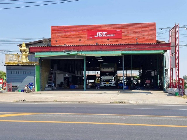 #ขายที่ดินพร้อมโกดัง และคนเช่า แปลงสวย #5 **เก็บค่าเช่าปีละ 500,000 บาทขายหน้าร้านโกดังสินค้า 1 ลูก พร้อมผู้เช่า.. ที่ดินเนื้อที่ 1 ไร่ 1 งาน 63 ตารางวา*** พิกัดที่ดินอยู่กลางตลาด ตำบลท่ามะเขือ ติดกับโลตัสท่ามะเขือ 50 เมตร*** ปัจจุบัน บริษัท j&t express ขนส่ง เช่าอยู่ครับ สัญญาปีต่อปีพื้นที่โกดังใช้สอยหน้ากว้าง 20 เมตรลึก 40 เมตร รวมพื้นที่โกดัง 800 ตารางเมตรครับ *** เหมาะในการทำหน้าร้