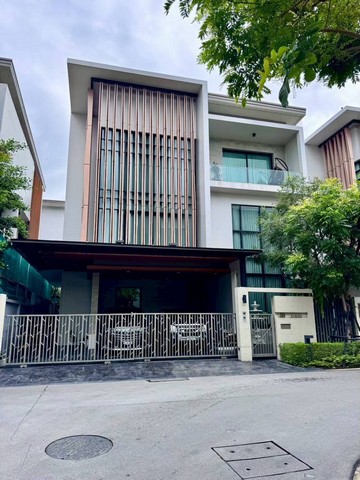 ขายบ้านหรู 3 ชั้น โครงการ Park Avenue Private กรุงเทพกรีฑาModern Luxury Tropical  เพียง 36 ยูนิต  ทำเลศักยภาพ New CBD พระราม 9บ้านหรูดีไซน์ Modern Luxury Tropical ในโครงการ **Private เพียง 36 ยูนิต** ให้ความสงบ เป็นส่วนตัวสูงพัฒนาโดย บริษัท บอสตัน เอเวนิว (1987) จำกัดทำเล “กรุงเทพกรีฑา” โซนที่กำลังเติบโตเร็ว เชื่อมต่อเข้าเมือง พระราม 9 - เอกมัย - ทองหล่อ และสนามบินสุวรรณภูมิได้สะดวกรายละเอียดทรัพย์- บ้านเดี่ยว 3 ชั้น- ที่ด�