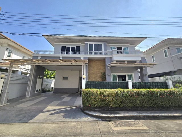 ขายบ้านเดี่ยว รีโนเวทใหม่ทั้งหลังหมู่บ้านเพอร์เฟค เพลส 1 ราชพฤกษ์ บ้านสวยสภาพนางฟ้า พร้อมอยู่ถ้าคุณกำลังมองหา บ้านเดี่ยวทำเลราชพฤกษ์ ที่ได้ทั้งความเป็นส่วนตัว + เดินทางง่าย + บ้านสภาพใหม่จริงหลังนี้คือคำตอบที่ควรเข้ามาดูด้วยตาจุดเด่นที่ทำให้บ้านหลังนี้ “ต่าง”- บ้านเดี่ยว 2 ชั้น รีโนเวทใหม่ทั้งหลัง ดูแลอย่างดี- ต่อเติมครบ ฟังก์ชันลงตัว ใช้พื้นที่คุ้ม�