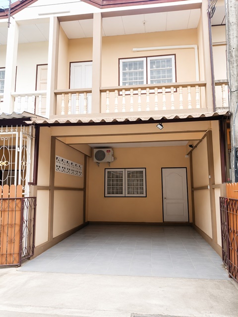 ลำลูกกาคลอง2-3 แม็คโคร โลตัสใหญ่ หมู่บ้านแอร์ 16 ตรว. 128ตรม.ทาวน์เฮ้าส์ สถานีรถไฟฟ้า BTSคูคต 2.3กม.  2-3นอน 3แอร์ ขาย 1,19 ล้านบาท หรือให้เช่า 5,499-6,000 B-Mlocated in LamLukKa Khlong2-3 suitable for living rental BTS KhuKhot 2.3km Townhouse 2-3beds 2baths Big Lotus Makro LamLukKa 16sq.wah 128sq.m  investment at attractive price For sale at 1.19 million baht or for rent. 5,499-6,000 B-Mลำลูกกาคลอง2-3ตำบลคูคต อำเภอลำลูกกา ปทุมธานีขนาด 16 ตร.ว. พื้นที่ใช้สอย 128 ตร.ม.Land size 16 sq.wah usable area 128 sq.mบ้านแสภาพดี พื้นที่ใช้สอยคุ้มค่า รองรับ 2-3 ห้องนอน พร้อมแ�