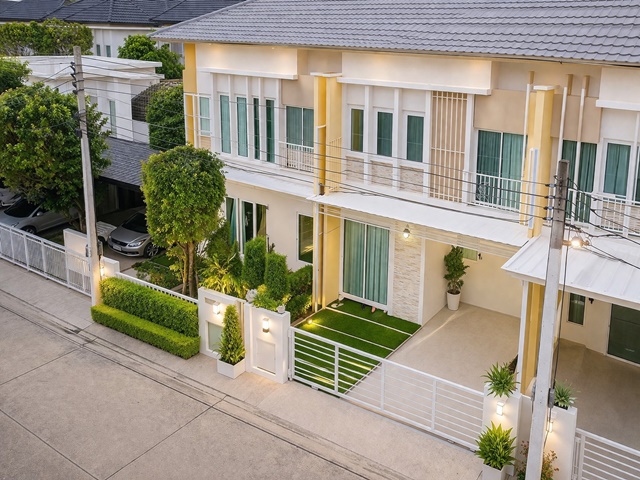 ตลาดครอบครัว บางกรวย 300ม. 4แอร์ บ้าน 2ชั้น ปิ่นเกล้า-จรัญสนิทวงศ์ ทาวน์โฮม 3นอน MRT บางบำหรุ  กฟผ. 2.14 กม. สะพานพระราม7 ปิ่นเกล้า  2น้ำ ใกล้เซเว่น อีเลฟเว่น 100ม. 13,899B-M  เหมาะอยู่อาศัยย่าน เดินทางสะดวก ใกล้แหล่งชุมชน ขนาดพื้นที่ใช้สอยลงตัวสำหรับครอบครัวFamily Market BangKruai 300m. 4A/C Pinklao-Charansanitwong Townhome 3beds MRT Bang Bamru  EGAT 2.14km. Rama VII Bridge. 13,899B-M  2baths 7-Eleven 100m and local fresh market 300m 2 storey house 1parking space fully functional ideal for living  convenient access to community amenities and transport routesวัดกระโจมทอ�