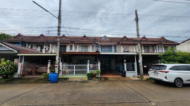    ขาย ทาวน์เฮ้าส์ 2 ชั้น โครงการ บุราพันธ์    แขวงกระทุ่มราย เขตหนองจอก กรุงเทพ   ราคา  1,250,000  บาท  (ราคาต่อรองได้)  รายละเอียดทรัพย์ -  เนื้อที่ 21 ตร.ว.  พื้นที่ใช้สอย 108 ตร.ม. -  2 ห้องนอน 2 ห้องน้ำ   -  ที่จอดรถ 1 คัน -  บ้านหันไปทางทิศ  พิกัดทรัพย์ : https://maps.app.goo.gl/xgS6uy34NDzwHTp89  สถานที่ใกล้เคียง   -  โรงพยาบาลเวชการุณย์รัศมิ์ -  แม็คโคร หนองจอก -  โลตัส หนองจอก -  ไทวัสดุ หนองจอก  รหัสทรัพย์ (Code ID)  : PZ-26-028   สอบถา