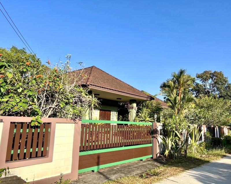 ขายบ้านเดี่ยว สภาพนางฟ้า หลังใหญ่ บรรยากาศร่มรื่น อำเภอกันตัง จังหวัดตรัง (พื้นที่กว้างถึง 141 ตร.ว.) 