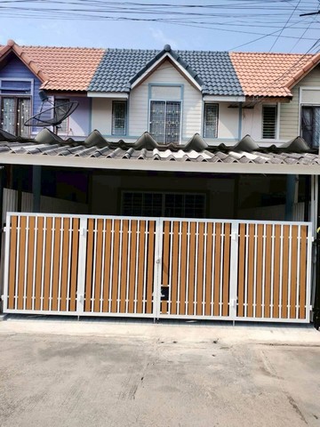 #ขายบ้านนาป่าชลบุรี????ขายบ้าน หมู่บ้านแฟมิลี่แลนด์????ทาวน์เฮ้าส์2ชั้น????ราคา1.xx ล้านบาท????ขนาด 22.1 ตารางวา????3 ห้องนอน 2 ห้องน้ำ 1 ห้องครัว????หน้ากว้าง 5 เมตร จอดรถได้ 2 คัน✅ฟรีค่าโอน จำนอง ประเมินบ้าน✅ถนนเส้นเมนหลัก เหมาะค้าขาย เปิดร้านค้าบริษัท✅ถนนหน้าบ้าน12เมตร ✅แถมฟรีเหล็กดัด, มุ้งลวด, แอร์1ตัว , ปั้มน้ำ, ผ้าม่าน____________________________สนใจติดต่อ/ชม☎️081-459-0982 ลฎา☎️098-995-5449☎️085-422-6346 แอดมินAddLineID: lad