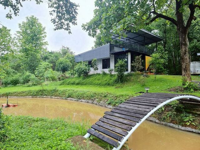 ขาย 4.5 ล้าน 2-0-56 ตรว. #ออนใต้ #สันกำแพง บ้านสวน 2 หลัง #สไตล์บ้านพักตากอากาศ – ตอบโจทย์วัยเกษียณ / หรือทำโฮมสเตย์เพื่อสร้างรายได้เนื้อที่ : 2 ไร่ 56 ตารางวารายละเอียดตัวบ้านบ้านหลังที่ 11 ห้องนอน2 ห้องน้ำ1 ห้องรับแขก1 ห้องครัวบ้านหลังที่ 21 ห้องโถง1 ห้องนอน1 ห้องน้ำตู้คอนเทนเนอร์พักได้ 2 ท่าน1 ห้องน้ำราคาเพียง 4,500,000 บาท (ฟรีโอน!)พร้อมเฟอร์นิเจอร์ / มิเตอร์น้ำ / มิเตอร์ไฟ