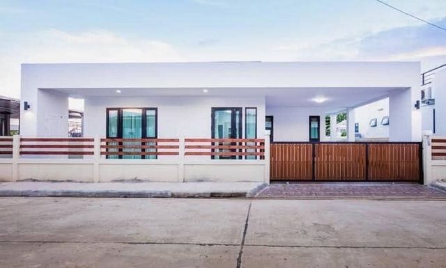 โซนสุเทพ ให้เช่า 22,000 บาท/ขาย 4.29 ล้าน บ้านชั้นเดียว สร้างเต็มพื้นที่ มีดาดฟ้ากว้างๆ ไว้ชมวิว และสังสรรค์ เพื่อนบ้านน่ารัก