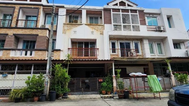   ขายทาวน์โฮม 3 ชั้น โครงการ เดอะเนเจอร์ ซิตี้ เพชรเกษม69 บางบอน - หนองแขม     แขวงหนองแขม เขตหนองแขม กรุงเทพ   ราคา  2,490,000   บาท  (ราคาต่อรองได้)  รายละเอียดทรัพย์ -  เนื้อที่ 20 ตร.ว. -  ห้องนอน  ห้องน้ำ  -  ที่จอดรถ  -  บ้านหันไปทางทิศ  พิกัดทรัพย์ : https://maps.app.goo.gl/QWessyuxk21PkXwy7  สถานที่ใกล้เคียง   -  บิ๊กซี เพชรเกษม หลักสอง -  โรงพยาบาลเกษมราษฎร์ บางแค -  เดอะมอลล์ไลฟ์สโตร์ บางแค -  โลตัส บางแค  รหัสทรัพย�