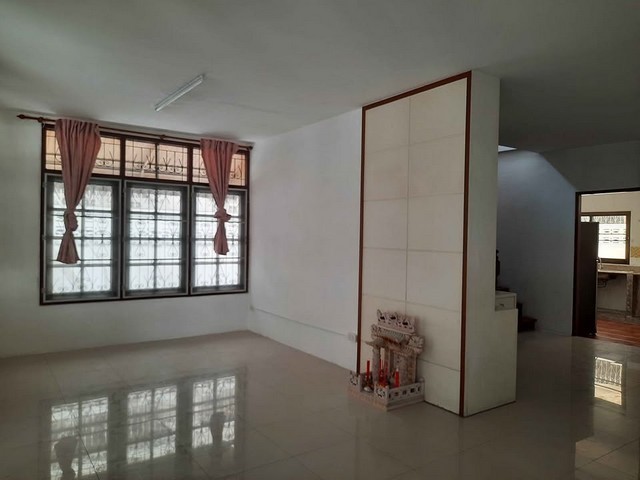 RHT2560ให้เช่าบ้านเดี่ยวย่านห้วยขวาง ใกล้ MRT 3 ห้องนอน 3 ห้องน้ำ  ซ.ประชาราษฏร์บำเพ็ญ 24  หมู่บ้านอยู่เจริญ เนื้อที่ 77 ตรว. 3 ห้องนอน · 3 ห้องน้ำ จอดรถในบ้านได้ 4-6 คัน สนใจติดต่อคุณเจี๊ยบ 092-851-6969Line:keti2522** ไม่รับเลี้ยงสัตว์ **** ไม่รับจดบริษัท **ราคาเช่า 50,000/เดือน สัญญาขั้นต่ำ 1 ปี ประกัน 2 เดือน ล่วงหน้า 1 เดือน ซอย ประชาราษฎร์บำเพ็ญ24  แขวงสามเสนนอก เขตห้วยขวาง กรุงเทพมหานคร 10310รายละเอียดบ�