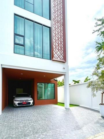 ให้เช่าทาวน์โฮม 3.5 ชั้น ห้องมุม ย่านนาคนิวาส ลาดพร้าว 71 ตกแต่งพร้อมอยู่ ไม่มีค่าส่วนกลาง ใกล้เซ็นทรัล อีสต์วิลล์ราคาขาย 11,000,000 บาทราคาเช่า 60,000 บาท / เดือน ( สัญญาขั้นต่ำ 1 ปี ประกัน 2 เดือน ล่วงหน้า 1 เดือน )ที่ตั้ง ถนนนาคนิวาส ซอยนาคนิวาส 37 แขวงลาดพร้าว เขตลาดพร้าว กรุงเทพมหานคร 10230ติดต่อ : คุณภัสพงณ์ 0634098164Line : binkem22https://www.facebook.com/profile.php?id=61581484955548เนื้อที่ 26.4 ตารางวา พื้นที่ใช้สอย 235 ตารางเม