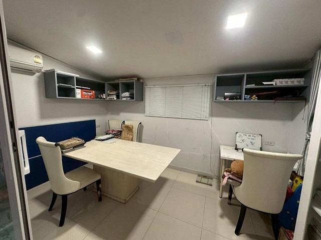 RHT2561ให้เช่าบ้านเดี่ยว 2ชั้น บ้านในโครงการ ศุภาลัยไพรด์ บางนา-วงแหวน  ซอยกิ่งแก้ว25/1ใกล้รร.วัดกิ่งแก้วรร.ราชวินิตบางแก้วเนื้อที่  54 ตรว. พท.ใช้สอย 220 ตรม.  3 ห้องนอน 3 ห้องน้ำ 2 ที่จอดรถสนใจติดต่อคุณเจี๊ยบ 092-851-6969Line:keti2522เช่าราคา 35,000บาท/เดือนซอย กิ่งแก้ว 25/1 ตำบลราชาเทวะ อำเภอบางพลี สมุทรปราการ 10540ฟรี ปั๊มน้ำฟรี แทงค์น้ำขนาดบ้าน 54 ตรว. พท.ใช้สอย 220 ตรม. 3 ห้องนอน 3 ห้องน้ำ 3 ห้องอเนกประ