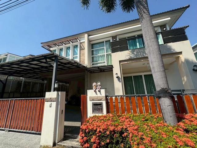  ขายบ้านเดี่ยว 2 ชั้น 60.2 ตรว. โครงการ Bangkok Boulevard รัชดา-รามอินทรา Fully Finished พร้อมเข้าอยู่ ใกล้แฟชั่นไอส์แลนด์ติดต่อ:: ชยา โทร/ID Line:: 0942823961Link Line:: https://line.me/ti/p/3xFA1An8Kcรหัส# T26-468บ้านเดี่ยว 2 ชั้น โครงการ Bangkok Boulevard รัชดา-รามอินทรา ใกล้แฟชั่นไอส์แลนด์- เนื้อที่ 60.2 ตร.วา- พื้นที่ใช้สอย 256 ตร.ม.- 3 ห้องนอน- 4 ห้องน้ำ- 1 ห้องเเต่งตัว 2 ห้องนั่งเล่น, ห้องครัว ,ลานซักล้าง- ห้องแม่บ้านห้องน้ำในตัว- จัดสวนรอบบ้าน พร้อมพ