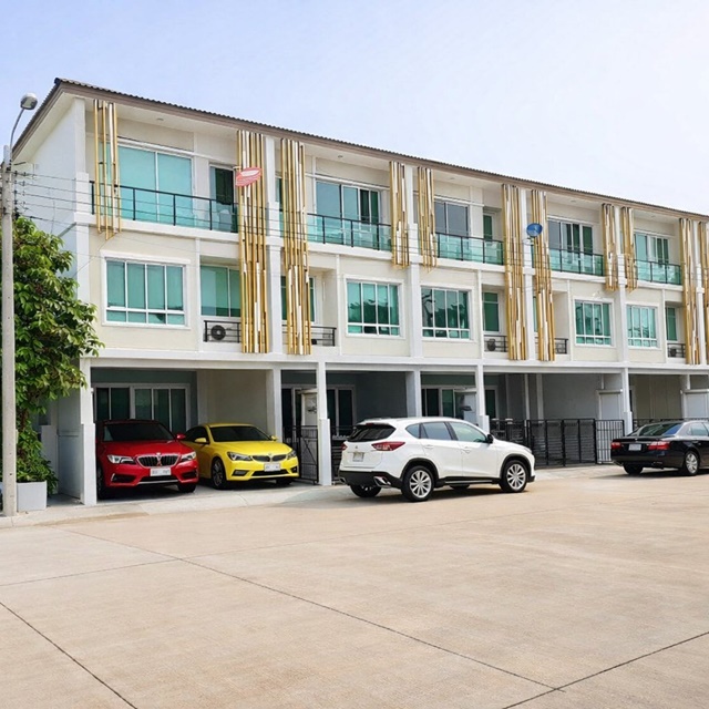 เมืองทอง ถนน POPULAR ทาวน์โฮม 3 ชั้น 3 นอน 3 น้ำ ใกล้ อิมแพ็ค เมืองทองธานี 400ม. และคอสโม บาซาร์ ทำเลโดดเด่น 20 ตร.วา.240 ตร.ม. 19,999 B-M. พร้อมเฟอร์ฯบางส่วน ทำเลศักยภาพ ใกล้ม.สุโขทัยธรรมาธิราช 1.2 กม. สถานพยาบาล ทางด่วน และรถไฟฟ้า เหมาะอยู่อาศัย หรือโฮมออฟฟิศ ถ.แจ้งวัฒนะMuangthong POPULAR Rd. 3 story townhome with 3 bed 3 bath near IMPACT MuangThongThani 400m. and Cosmo Bazaar prime location 20 sq.wa. 240 sq.m. 19,999 B-M fully functional with some furniture included potential location near Sukhothai Thammathirat Open University 1.2 km. hospitals expressways and BTS suitable for resident