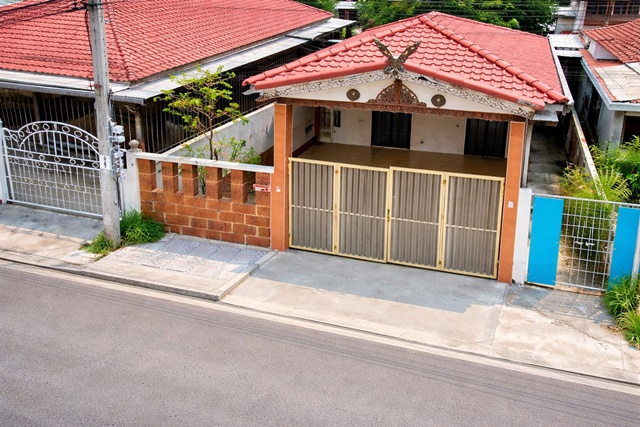 บ้านแฝด 2 ชั้น 2 นอน 2 น้ำ บรมราชชนนี64-70 บ้านทรงไทย ฟังก์ชันครบ  ศาลาธรรมสพน์ สาย3  ใกล้รร.วัดใหม่ผดุงเขต 25 ตร.ว.ทำเลทวีวัฒนา 