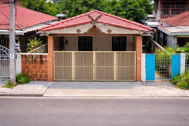 บ้านแฝด 2 ชั้น บ้านทรงไทย 2 นอน  ศาลาธรรมสพน์ สาย3 บรมราชชนนี64-70  2 น้ำ ใกล้รร.วัดใหม่ผดุงเขต 25 ตร.ว.ทำเลทวีวัฒนา 