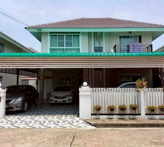 ขายด่วน! #ต่ำกว่าราคาประเมิน เพียง 2.55 ล้าน #กาญจน์กนก12 #สันโป่ง #แม่ริม บ้านเดี่ยว 2 ชั้น #เฟอร์นิเจอร์ครบ #หิ้วกระเป๋าพร้อมเข้าอยู่ได้ ทำเลดี บรรยากาศดี เดินทางสะดวกรายละเอียดบ้านเนื้อที่ 54 ตร.ว.3 ห้องนอน | 3 ห้องน้ำ1 ห้องรับแขก1 ห้องเก็บของต่อเติมเต็มพื้นที่ (ครัว + โรงจอดรถจอดได้ 3 คัน)โซนครัวจัดเต็มเคาน์เตอร์ซิงค์ + เตาแก๊ส + ฮู้ดดูดควันผนังครัวปูกระเบื้องเต็มพื้น