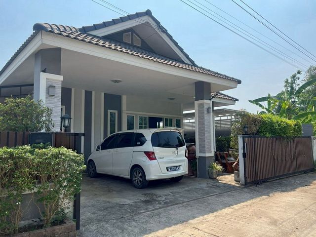 โซนหางดง ขายเพียง 2.4 ล้าน (บ้านเปล่า) บ้านสวยชั้นเดียว #คันคลอง #น้ำแพร่ ทำเลทอง #ใกล้กาญจน์กนก25 ใกล้เมือง ราคาเบาๆ อยู่สบาย ไม่ต้องจ่ายค่าส่วนกลาง! เดินทางเข้าเมืองสะดวก #น้ำไม่ท่วมรายละเอียดบ้านขนาดที่ดิน 64 ตร.ว.3 ห้องนอน | 2 ห้องน้ำ1 ที่จอดรถของแถมแอร์เครื่องทำน้ำอุ่นผ้าม่านมุ้งลวดโซน หางดง – คันคลอง – น้ำแพร่เงียบสงบ ไม่วุ่นวายไม่มีเสียงเครื่องบินรบกวนน้ำไ�