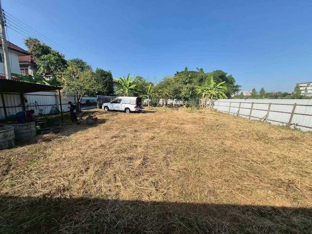 ขายที่ดิน สายไหม 32 กรุงเทพ 200 ตร.ว. แบ่ง 4 แปลง เหมาะปลูกบ้าน ทำเลเงียบสงบติดต่อ Agent คุณบัว (Bua)Tel: 093-646-4597LINE ID: Bua093ราคาขาย 40,000 บาท/ตารางวาราคารวมประมาณ 8,000,000 บาทขายที่ดินทำเลสายไหม ซอยสายไหม 32 เหมาะสำหรับปลูกบ้าน อยู่อาศัย บรรยากาศเงียบสงบ ไม่พลุกพล่าน เหมาะสำหรับผู้ที่ต้องการความเป็นส่วนตัวทำเล: ซอยสายไหม 32 แขวงสายไหม เขตสายไหม กรุงเทพมหานครราคาขาย 40,000 บาท/ตารางวาราคารวมปร