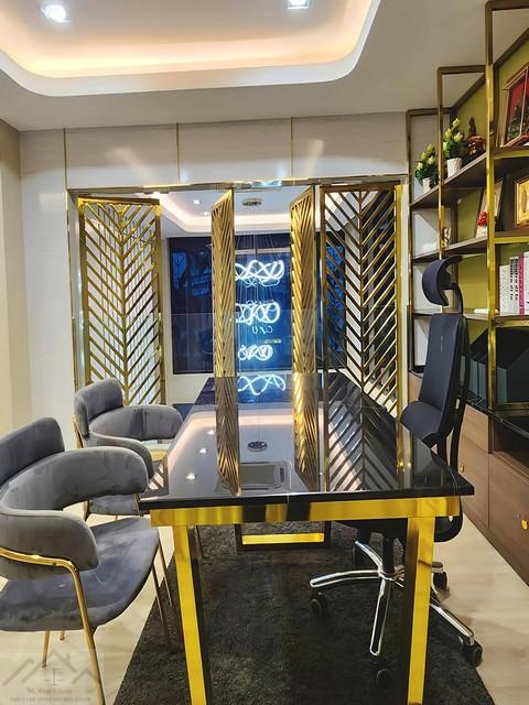 ให้เช่าโฮมออฟฟิศหรู 3 ชั้นครึ่ง หลังมุม 300 ตรม. ลาดพร้าว–วังหิน เฟอร์นิเจอร์ครบ (ใหม่) พร้อมอยู่ ใกล้โรงพยาบาลเปาโลโชคชัย 4ติดต่อ:: ชยา โทร/ID Line:: 0942823961Link Line:: https://line.me/ti/p/3xFA1An8Kcรหัส# T26-484Luxury Home Office 3 ชั้นครึ่ง หลังมุม โครงการ Diamond Ville ลาดพร้าว–วังหิน- ที่ดิน 37 ตรว.- พื้นที่ 300 ตรม.- 4 ห้องนอน (25–30 ตร.ม./ห้อง) มีห้องผู้สูงอายุชั้นล่าง- 4 ห้องน้ำใหญ่ (แยกแต่ละห้อง)- Master Bedroom 60 ตรม. พร้อม Walk-in Closet (เต็มพื้นที่ชั้น