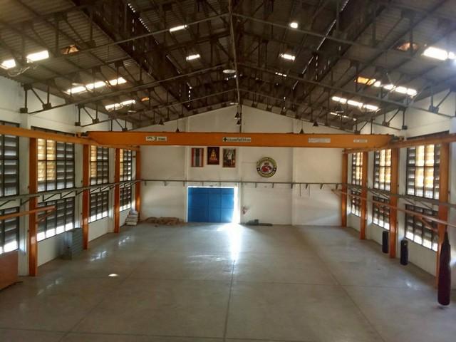 ให้เช่า โกดัง พร้อมออฟฟิศ 1,100 ตรม ถนนพัฒนาชนบท 3  ลาดกระบัง ถนนศรีนครินทร์-ร่มเกล้า ใกล้สนามบินสุวรรณภูมิ*** ราคาเช่า 120,000 บาท / เดือนติดต่อ คุณช่อผกา โทร 0616198565 LINE 0616198565สำรอง LINE 0812523279 ส่งลิ้งก์ไว้ได้เลยรหัส# T26-452โกดังพร้อมออฟฟิศ ย่านลาดกระบัง ถนนศรีนครินทร์-ร่มเกล้า ใกล้สนามบินสุวรรณภูมิพื้นที่รวมสำนักงาน 1,100 ตารางเมตรห้องน้ำปัจจุบันไม่มีเครนแล้วรถใหญ่เข้าออกสะดวกเชื่�