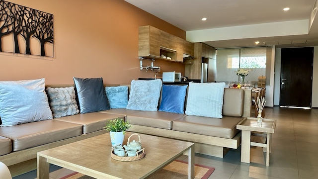 BS1031 ขายคอนโดติดทะเล บ้านชานทะเล ชะอำ 2 ห้องนอน 108 ตร.ม วิวสระ ใกล้ชายหาด ราคาเพียง 7.9 ล้านติดต่อ Agent คุณบัว (Bua)Tel: 093-646-4597 LINE ID: Bua093ราคาราคาปกติ 8.5 ล้านบาทราคาพิเศษ 7.9 ล้านบาทรายละเอียดคอนโดตากอากาศระดับพรีเมียมในโครงการ บ้านชานทะเล ชะอำ ในเครือชาญอิสระ ติดชายหาดชะอำ ให้ความเป็นส่วนตัวสูง บรรยากาศเงียบสงบ รายล้อมด้วยพื้นที่สีเขียวขนาดใหญ่ เหมาะสำหรับพักผ่อนหรือซื้อเพื�