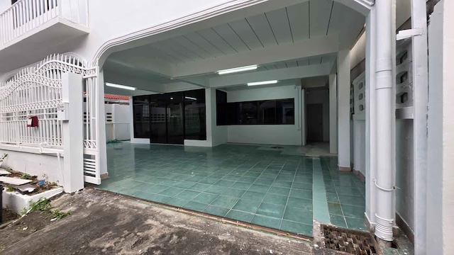 BH3945 ให้เช่า Home Office ลาดพร้าว นาคนิวาส 44 บ้านเดี่ยว 2 ชั้น 5 ห้องนอน ใกล้ Central EastVille และทางด่วนเอกมัย รามอินทราติดต่อ Agent คุณบัว (Bua)Tel: 093-646-4597 LINE ID: Bua093ราคาเช่า 38,000 บาท/เดือนรายละเอียดให้เช่า Home Office บ้านเดี่ยว 2 ชั้น ในหมู่บ้านระเบียงทอง 4 ซอยนาคนิวาส 44 ลาดพร้าว ทำเลดี ใกล้ทางด่วนและรถไฟฟ้า เหมาะสำหรับอยู่อาศัยหรือทำสำนักงาน บริษัทขนาดเล็ก ธุรกิจออนไลน์ หรือสตูดิโอบ้านขนาดใหญ่ พื้นท�