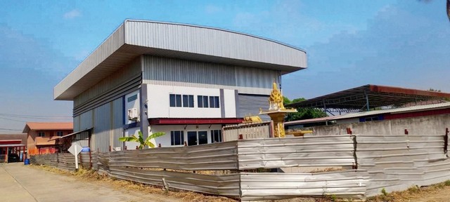 #ขายโรงงานบ่อวินศรีราชาชลบุรี​#บนเนื้อที่ 298 ตรว.????พื้นที่สีเหลือง???? พื้นที่ใช้สอย 327 ตรม.???? มีออฟฟิต​2ชั้น​????มีใบอนุญาต รง 4      ลำดับ 53( 5)????ปัจจุบันมีกำแพงล้อมรอบโรงงานเรียบร้อย????ราคาขาย 12 ล้านบาท สนใจติดต่อ /นัดชม????081-4590982​  ลฎา????​098-9955449​  ????085-4226346  แอดมินAddLine​ID​: ladapa23​เพจ:ขายบ้าน​ชลบุรี​ อมตะนิคมบางแสนเพจ:บ้านดี​บ้าน​สวย​ชลบุรีhttps://www.facebook.com/profile.php?id=100095037404786.....................................รับฝากขาย-ฝากเช�