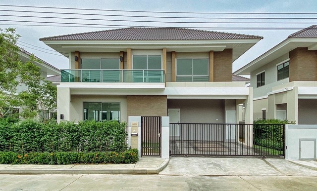 บ้านเดี่ยวเพอร์เฟคเพลส พระราม 9 – กรุงเทพกรีฑา แต่งบิ้วอินครบ หน้าบ้านไม่ตรงกับบ้านใคร รายละเอียด :กดรูปเพิ่มเติม : https://shorturl.asia/2Alquhttps://www.winnerestateplus.com/ติดต่อพี่เปี๊ยก Tel : 098.628. Perfect Place Rama 9-Krungthep Kreetha เพอร์เฟคเพลส พระราม 9 – กรุงเทพกรีฑา ฟรี..!! ตกแต่งบิ้วอิน เฟอร์เจอร์ เครื่องใช้ไฟฟ้า เครื่องปรับอากาศ แล้วกว่า 1 ล้านบาท ราคาพิเศษ คุ้มค่าสุด เมื่อเทียบกับขนาดในโครงการ-บ้านเดี่ยว 2 ชั้น  57.2 