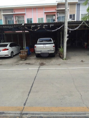 #ขายทาวน์เฮ้าส์2ชั้นแหลมฉบัง ใกล้สุขุมวิทเครือสหพัฒน์ บ้านมือสองในโครงการนะค่ะพื้นที่ 18 ตรว. ถนนผ่านหน้าบ้าน#ซื้อไว้ลงทุนปล่อยเช่าได้ค่ะ2 ห้องนอน 2ห้องน้ำ 1 ห้องครัว  1ห้องรับเเขก1 ที่จอดรถ ทำเลทองเปิดกิจการ | ค้าขาย | ปล่อยเช่า##สถานที่ใกล้เคียงใกล้โรงเรียนเทศบาลแหลมฉบัง 1ใกล้ไฟฟ้าส่วนภูมิภาคแหลมฉบังใกล้วัดแหลมฉบัง(ใหม่)ใกล้วิทยาลัยเทคโนโลยีแหลมฉบังEECใกล�