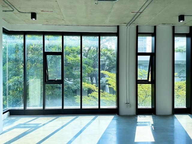 ให้เช่าอาคารพาณิชย์ชั้น 3 (จาก 7 ชั้น) อาคารสหมงคลฟิล์ม ใกล้ BTS อารีย์ เหมาะทำสำนักงาน โชว์รูม สปา คลีนิค ไพรเวทคลาส และอื่นๆราคาเช่า 122,650 บาท / เดือน ( ราคา 550 บาท / ตร.ม.) ( สัญญาขั้นต่ำ 3 ปี ล่วงหน้า 2 เดือน ประกัน 1 เดือน )ที่ตั้ง ถนนพหลโยธิน ซอยพหลโยธิน 2 แขวงสามเสนใน เขตพญาไท กรุงเทพมหานคร 10400ติดต่อ : คุณภัสพงณ์ 0634098164Line : deedee23https://www.facebook.com/profile.php?id=61581484955548พื้นที่ใช้สอย 223 ตารางเมตร จำนวน 7 ชั้�